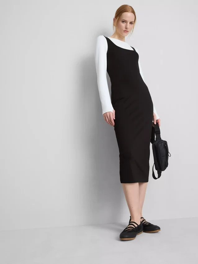 Rochie midi cu guler pătrat, ca o a doua piele Rochie midi cu guler pătrat, ca o a doua piele