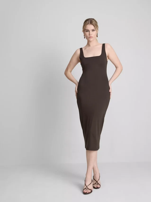 Rochie midi cu guler pătrat, ca o a doua piele Rochie midi cu guler pătrat, ca o a doua piele