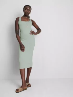 Rochie midi cu guler pătrat, ca o a doua piele