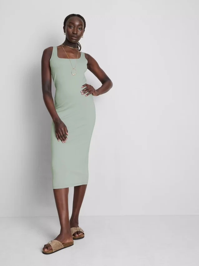 Rochie midi cu guler pătrat, ca o a doua piele Rochie midi cu guler pătrat, ca o a doua piele