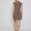 Rochie mini cu mâneci scurte, cu croială sculptată Rochie mini cu mâneci scurte, cu croială sculptată
