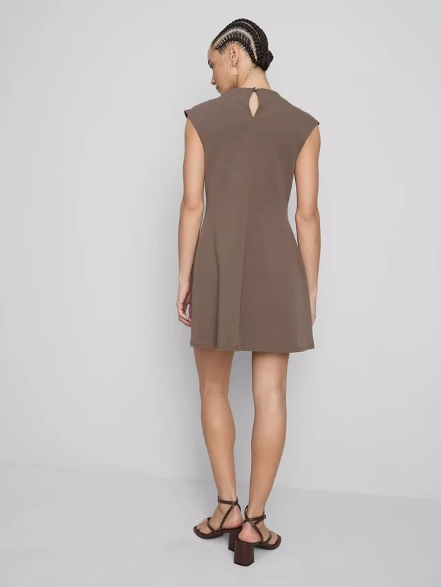 Rochie mini cu mâneci scurte, cu croială sculptată Rochie mini cu mâneci scurte, cu croială sculptată