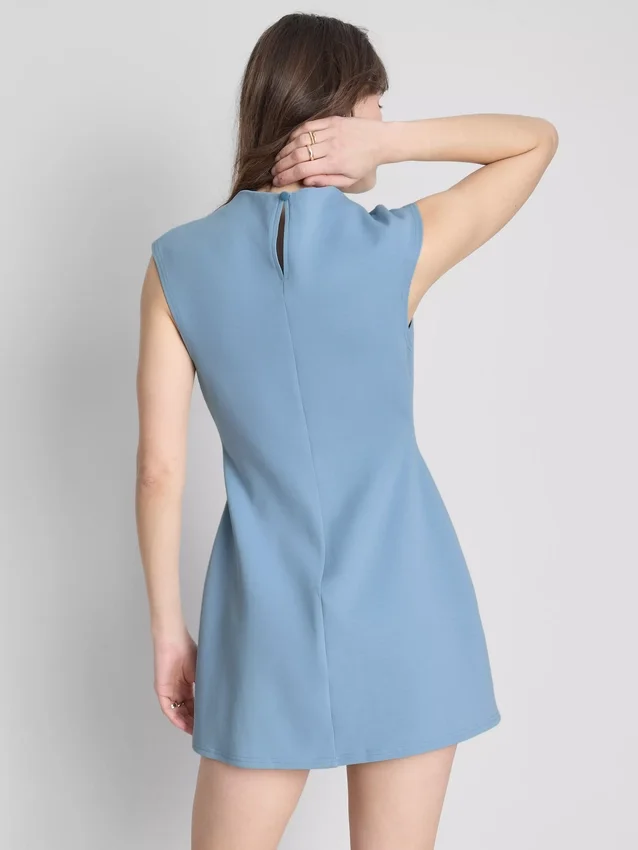 Rochie mini cu mâneci scurte, cu croială sculptată Rochie mini cu mâneci scurte, cu croială sculptată
