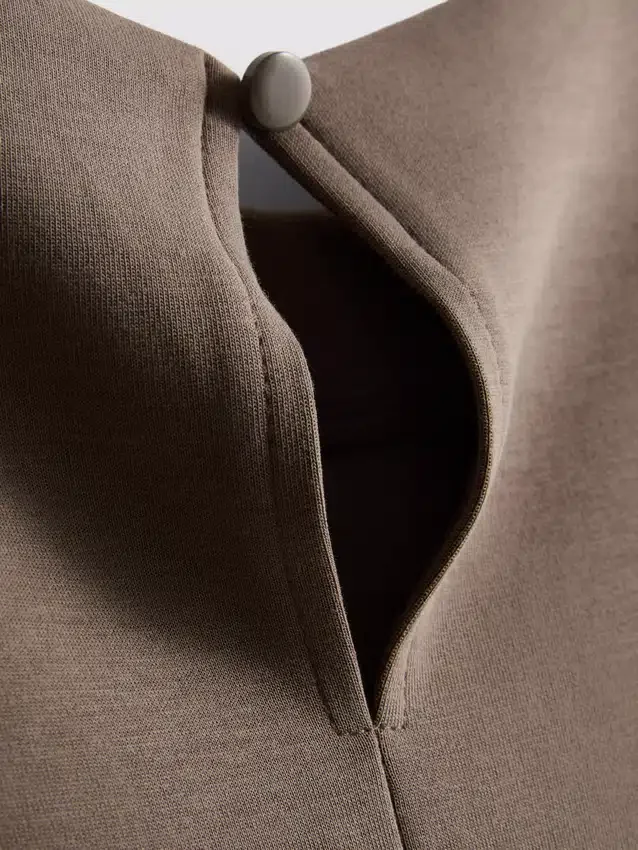 Rochie mini cu mâneci scurte, cu croială sculptată Rochie mini cu mâneci scurte, cu croială sculptată