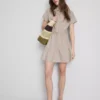 Rochie mini cu mâneci scurte și volane Rochie mini cu mâneci scurte și volane