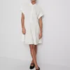 Rochie mini cu mâneci scurte și volane Rochie mini cu mâneci scurte și volane