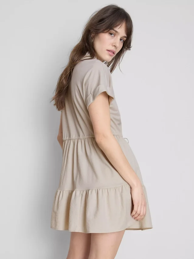 Rochie mini cu mâneci scurte și volane Rochie mini cu mâneci scurte și volane