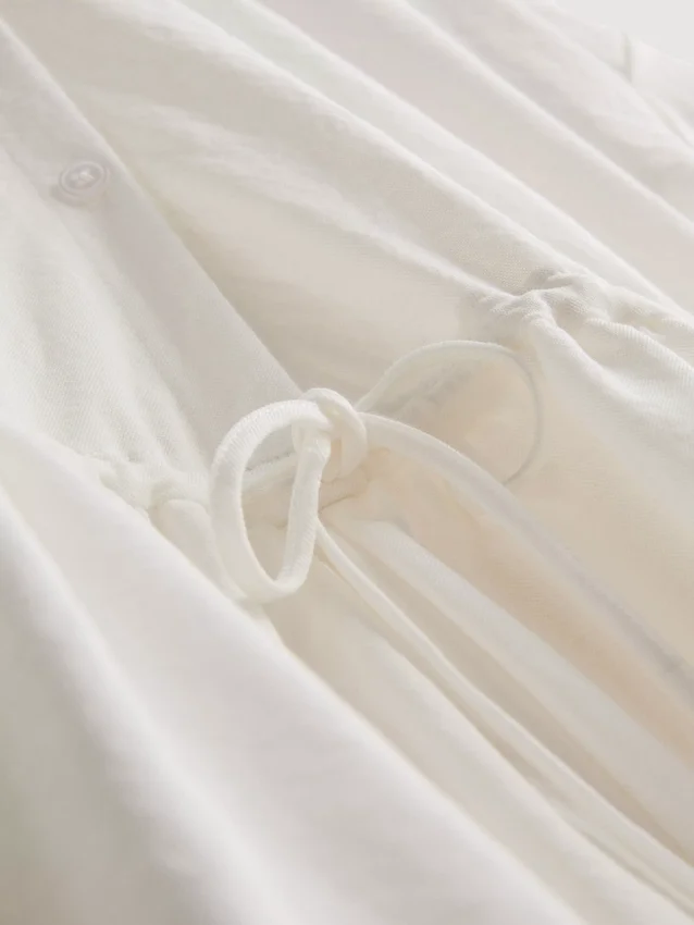 Rochie mini cu mâneci scurte și volane Rochie mini cu mâneci scurte și volane