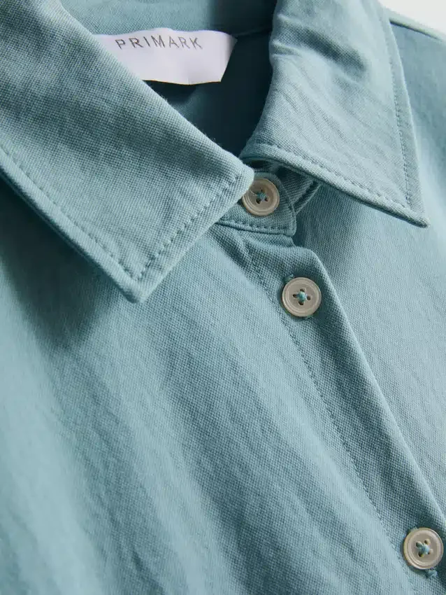 Rochie mini cu mâneci scurte și volane Rochie mini cu mâneci scurte și volane