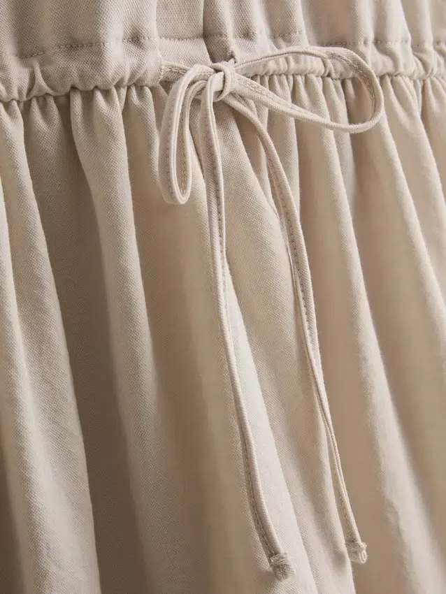 Rochie mini cu mâneci scurte și volane Rochie mini cu mâneci scurte și volane