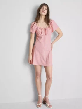 Rochie mini cu mâneci scurte șifonate