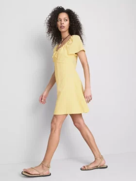 Rochie mini cu mâneci scurte șifonate