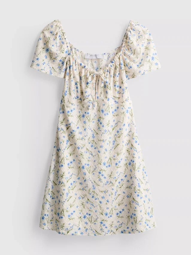 Rochie mini cu mâneci scurte șifonate Rochie mini cu mâneci scurte șifonate