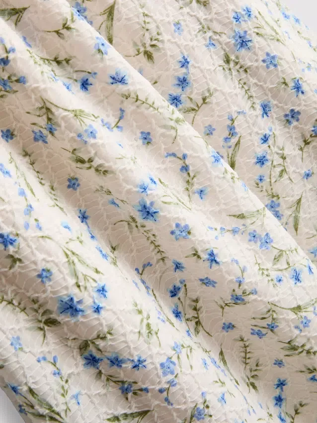 Rochie mini cu mâneci scurte șifonate Rochie mini cu mâneci scurte șifonate