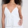 Rochie mini din bumbac cu decolteu în V și volane Rochie mini din bumbac cu decolteu în V și volane