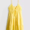 Rochie mini din bumbac cu decolteu în V și volane Rochie mini din bumbac cu decolteu în V și volane