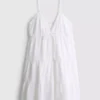Rochie mini din bumbac cu decolteu în V și volane Rochie mini din bumbac cu decolteu în V și volane