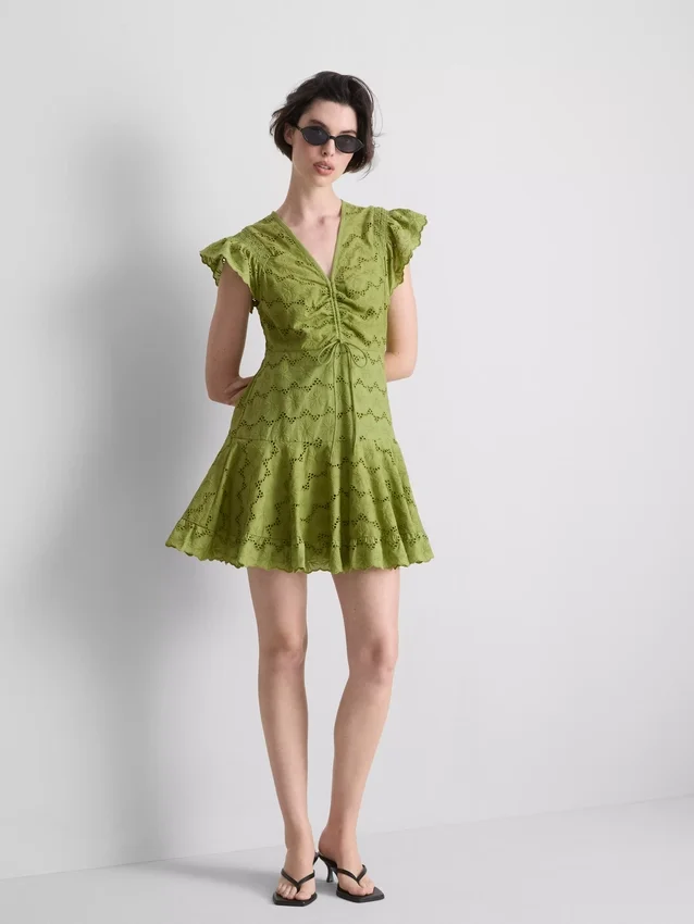 Rochie mini din bumbac cu ochiuri și volane Rochie mini din bumbac cu ochiuri și volane