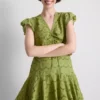 Rochie mini din bumbac cu ochiuri și volane Rochie mini din bumbac cu ochiuri și volane