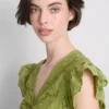 Rochie mini din bumbac cu ochiuri și volane Rochie mini din bumbac cu ochiuri și volane