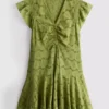 Rochie mini din bumbac cu ochiuri și volane Rochie mini din bumbac cu ochiuri și volane