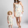 Rochie mini dreaptă cu imprimeu