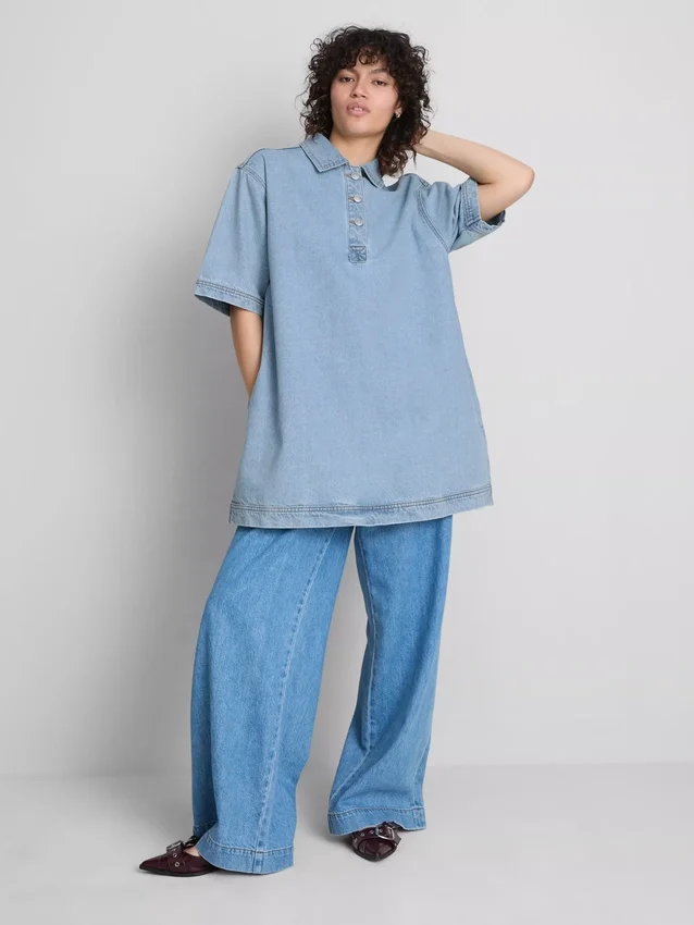 Rochie mini dreaptă din denim de bumbac, cu guler Rochie mini dreaptă din denim de bumbac, cu guler