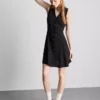 Rochie mini fără mâneci, cu decolteu în V Rochie mini fără mâneci, cu decolteu în V