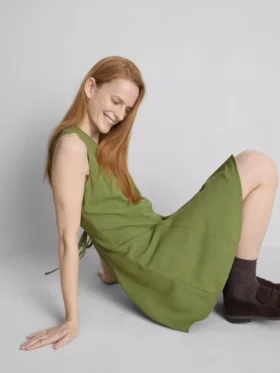 Rochie mini fără mâneci, cu decolteu în V