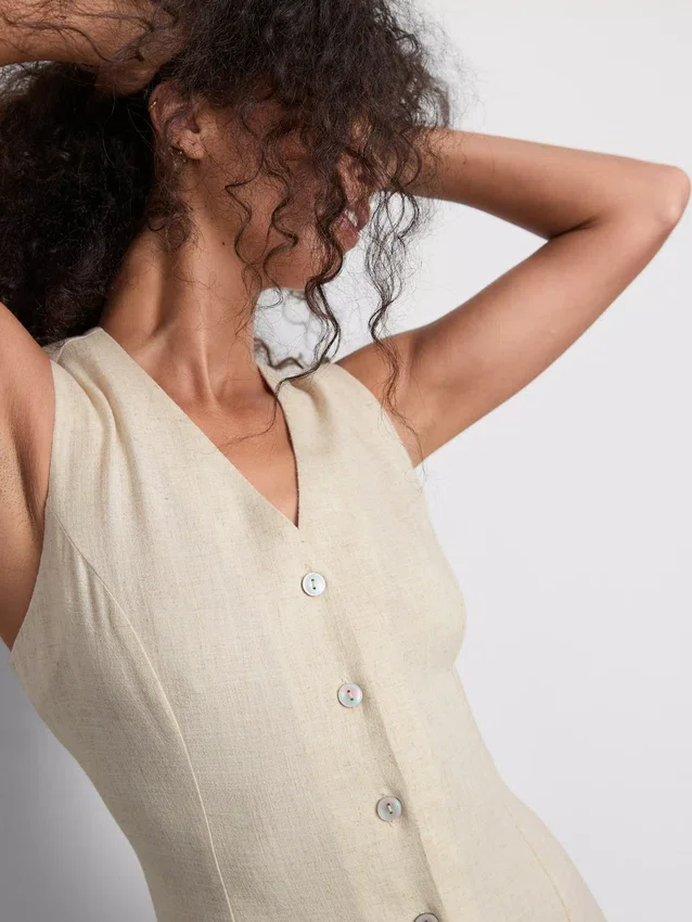 Rochie mini fără mâneci, cu decolteu în V Rochie mini fără mâneci, cu decolteu în V