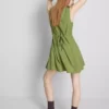 Rochie mini fără mâneci, cu decolteu în V Rochie mini fără mâneci, cu decolteu în V