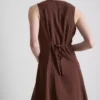 Rochie mini fără mâneci, cu decolteu în V Rochie mini fără mâneci, cu decolteu în V