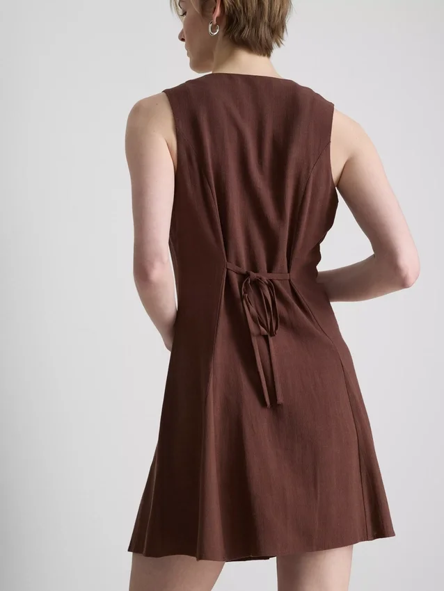 Rochie mini fără mâneci, cu decolteu în V Rochie mini fără mâneci, cu decolteu în V