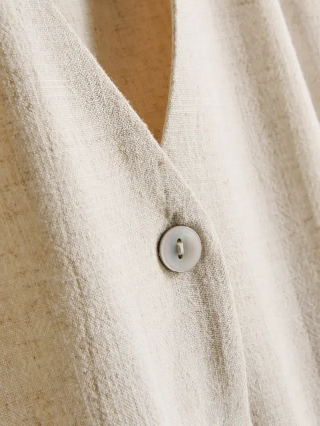Rochie mini fără mâneci, cu decolteu în V Rochie mini fără mâneci, cu decolteu în V