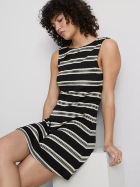 Rochie mini tricotată, cu croi în A