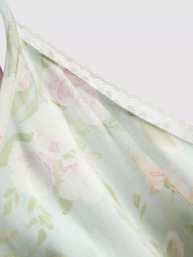 Rochie slip cu bordură din dantelă florală Rochie slip cu bordură din dantelă florală