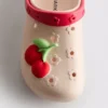 Saboti cu emblemă în formă de fruct