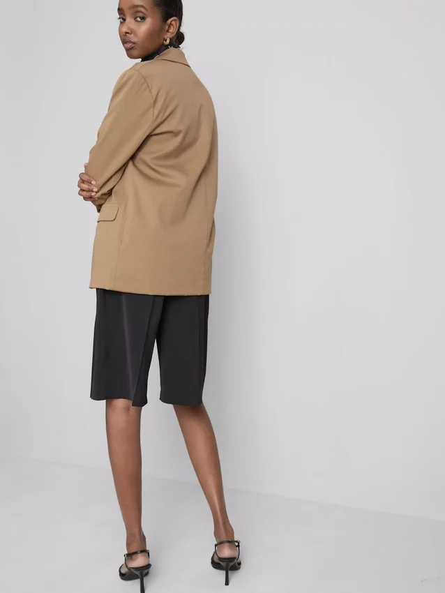 Sacou oversized cu un singur rând de nasturi Sacou oversized cu un singur rând de nasturi