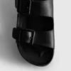 Sandale cu baretă groasă și două catarame