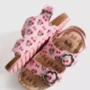 Sandale cu baretă în spate și două catarame cu Minnie Mouse de la Disney