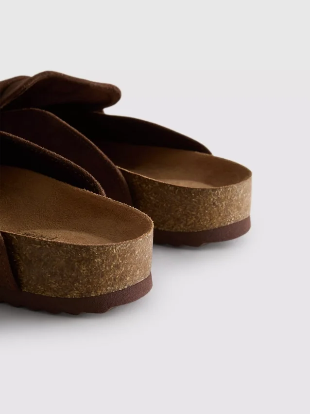 Sandale tip mocasin cu talpă groasă Sandale tip mocasin cu talpă groasă