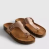 Sandale tip mule cu bară în formă de T și cataramă