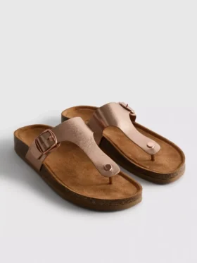 Sandale tip mule cu bară în formă de T și cataramă