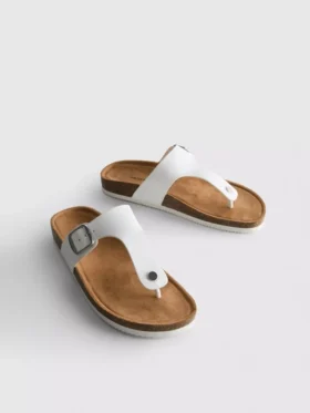 Sandale tip mule cu bară în formă de T și cataramă