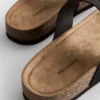 Sandale tip mule cu bară în formă de T și cataramă