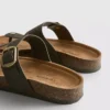 Sandale tip mule cu bară în formă de T și cataramă