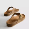 Sandale tip mule cu bară în formă de T și cataramă