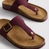 Sandale tip mule cu bară în formă de T și cataramă