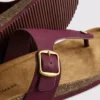 Sandale tip mule cu bară în formă de T și cataramă