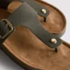 Sandale tip mule cu bară în formă de T și cataramă